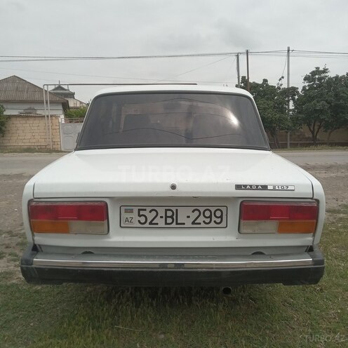 LADA (VAZ) 2107 2004, 99,000 km - 1.6 l - Salyan
