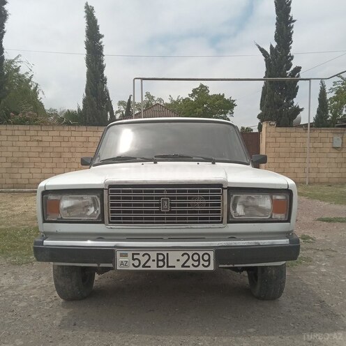 LADA (VAZ) 2107 2004, 99,000 km - 1.6 l - Salyan
