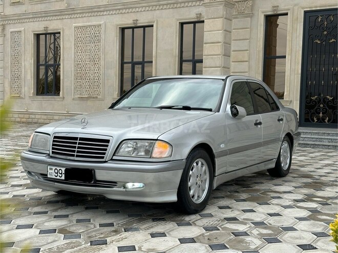 Mercedes C 200 1999, 260,341 km - 2.0 l - Saatlı