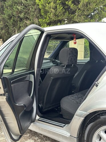 Mercedes C 200 1999, 260,341 km - 2.0 l - Saatlı