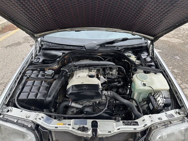 Mercedes C 200 1999, 260,341 km - 2.0 l - Saatlı