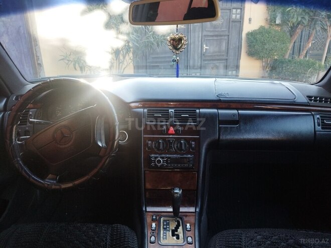 Mercedes E 240 1998, 331,000 km - 2.4 l - Bakı