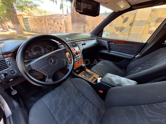 Mercedes E 200 1997, 310,000 km - 2.0 l - Tovuz