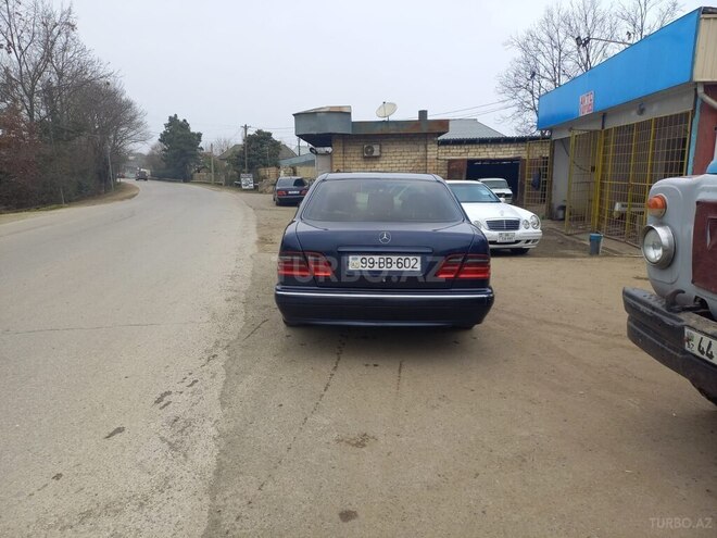 Mercedes E 220 d 2000, 433,000 km - 2.2 l - Masallı