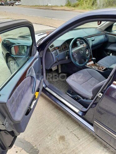 Mercedes E 220 d 2000, 433,000 km - 2.2 l - Masallı