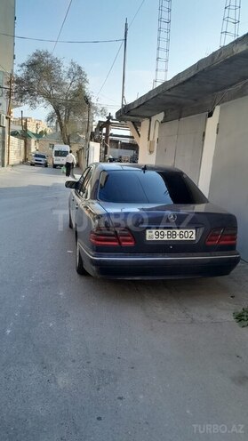 Mercedes E 220 d 2000, 433,000 km - 2.2 l - Masallı
