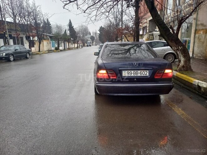 Mercedes E 220 d 2000, 433,000 km - 2.2 l - Masallı