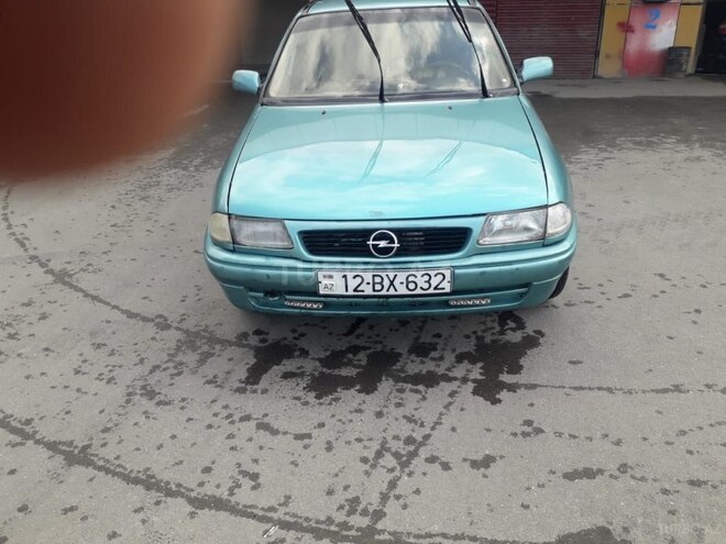 Opel Astra 1996, 270,000 km - 1.6 л - Qazax