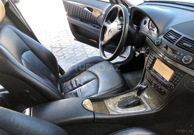 Mercedes E 240 2005, 299,000 km - 2.6 l - Bakı