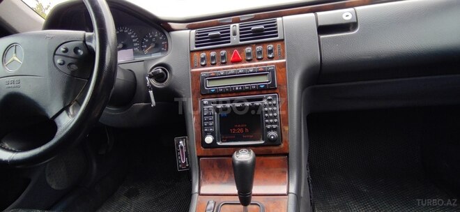Mercedes E 240 2000, 396,000 km - 2.6 l - Gəncə