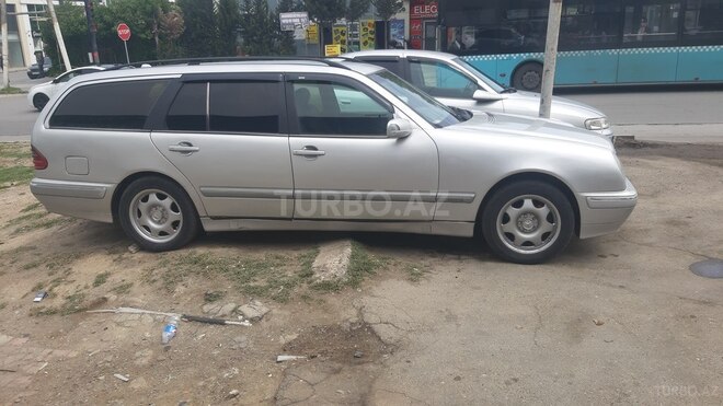Mercedes E 220 d 2001, 447,409 km - 2.2 л - Sumqayıt