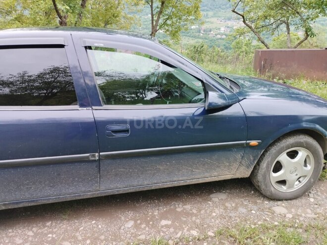 Opel Vectra 1999, 350,000 km - 1.6 l - Quba
