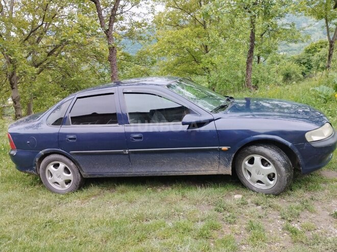 Opel Vectra 1999, 350,000 km - 1.6 l - Quba
