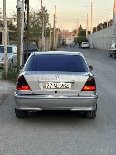 Mercedes C 180