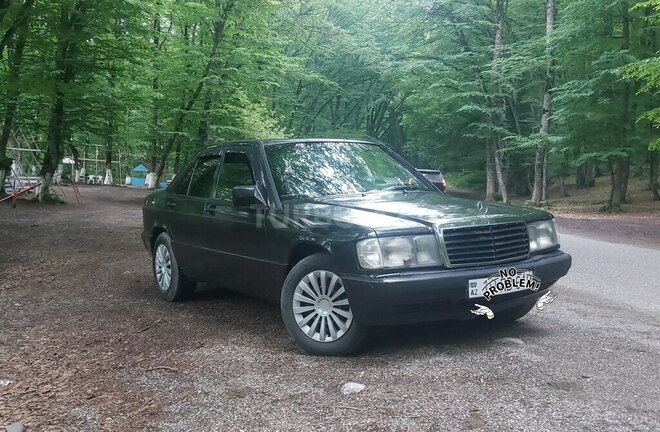Mercedes 190 1991, 320,000 km - 1.8 l - Quba