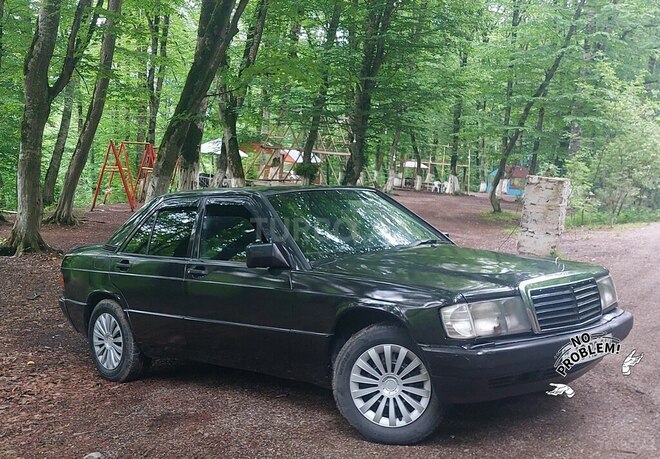Mercedes 190 1991, 320,000 km - 1.8 l - Quba