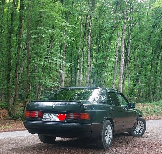 Mercedes 190 1991, 320,000 km - 1.8 l - Quba