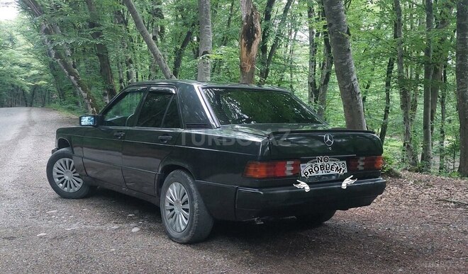 Mercedes 190 1991, 320,000 km - 1.8 l - Quba