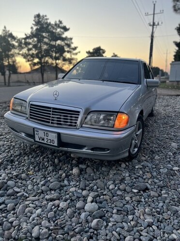 Mercedes C 230