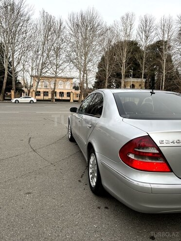 Mercedes E 240