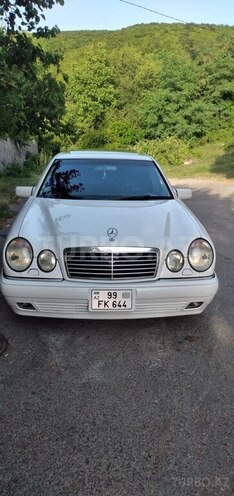 Mercedes E 240 1999, 277,000 km - 2.4 л - Şəki