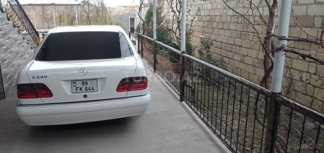 Mercedes E 240 1999, 277,000 km - 2.4 л - Şəki