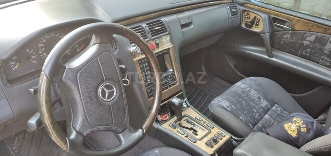 Mercedes E 240 1999, 277,000 km - 2.4 л - Şəki