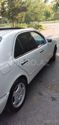 Mercedes E 240 1999, 277,000 km - 2.4 л - Şəki