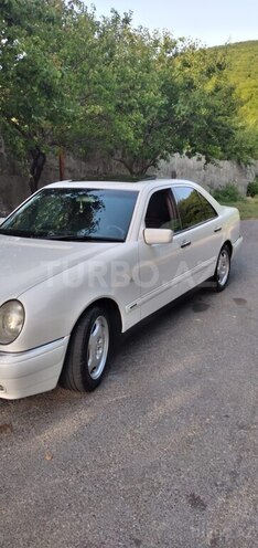 Mercedes E 240 1999, 277,000 km - 2.4 л - Şəki