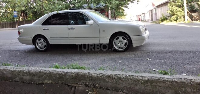 Mercedes E 240 1999, 277,000 km - 2.4 л - Şəki