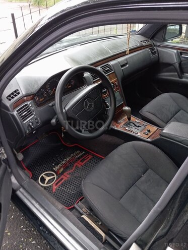 Mercedes E 200 1997, 450,000 km - 2.0 l - Quba