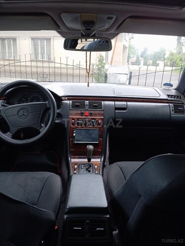 Mercedes E 200 1997, 450,000 km - 2.0 l - Quba
