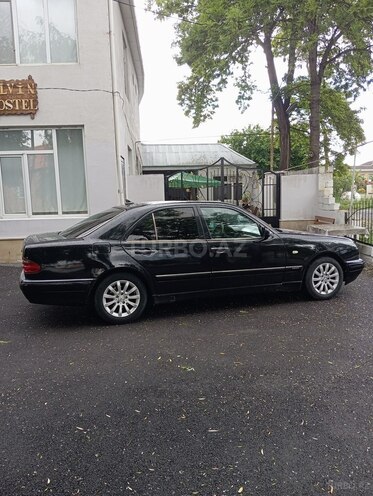 Mercedes E 200 1997, 450,000 km - 2.0 l - Quba