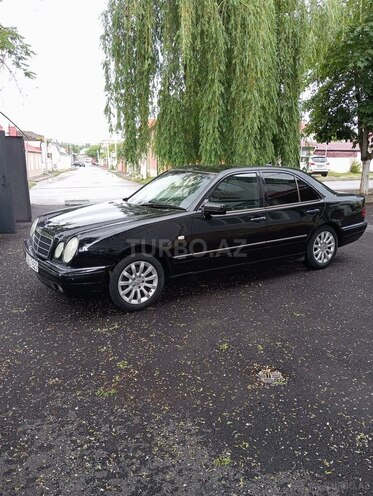Mercedes E 200 1997, 450,000 km - 2.0 l - Quba