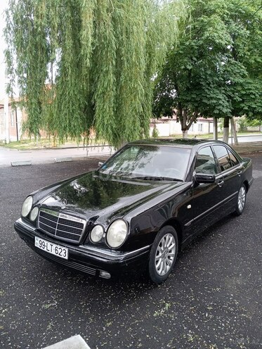Mercedes E 200 1997, 450,000 km - 2.0 l - Quba