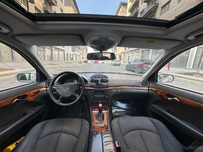 Mercedes E 240