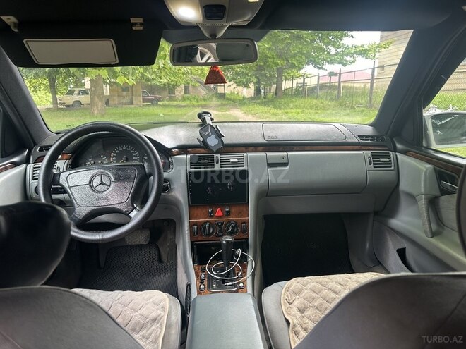 Mercedes E 240 1998, 450,244 km - 2.4 l - Qazax
