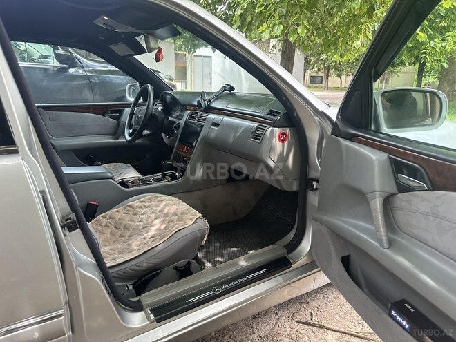 Mercedes E 240 1998, 450,244 km - 2.4 l - Qazax