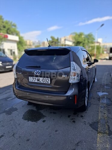 Toyota Prius V