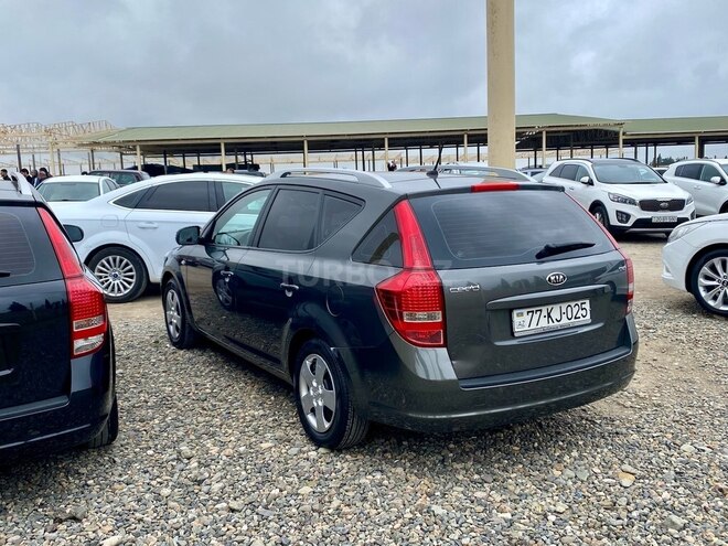 Kia Ceed 2011, 349,000 km - 1.6 л - Gəncə