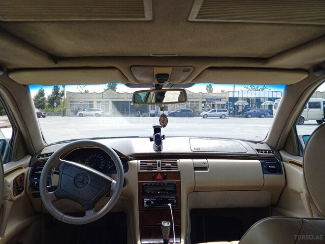 Mercedes E 240 1998, 265,000 km - 2.4 л - Balakən