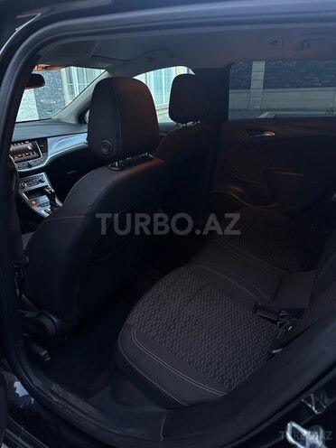 Opel Astra 2018, 102,000 km - 1.4 l - Bakı