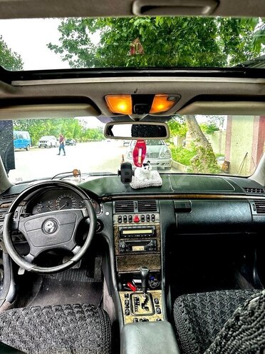Mercedes E 300 d 1998, 440,785 km - 3.0 л - Naxçıvan