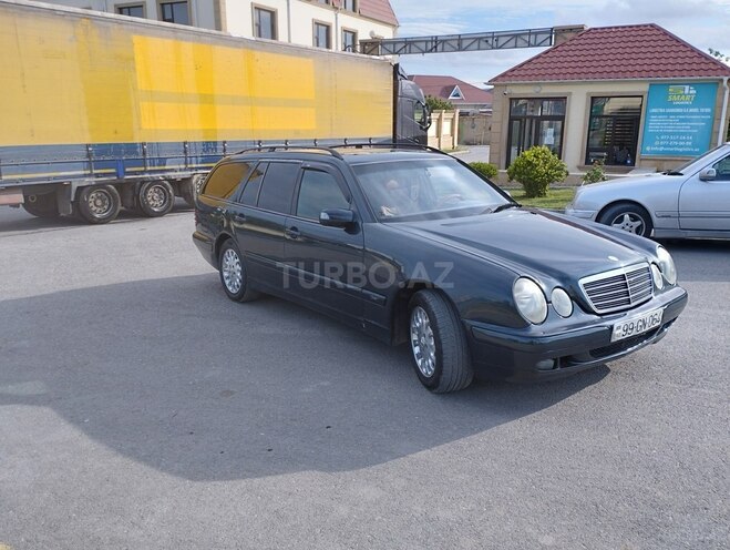 Mercedes E 200