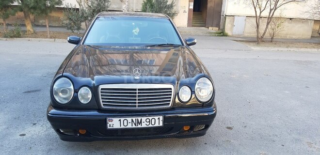 Mercedes E 230