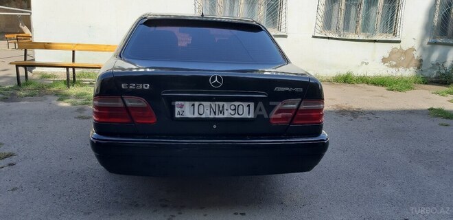 Mercedes E 230