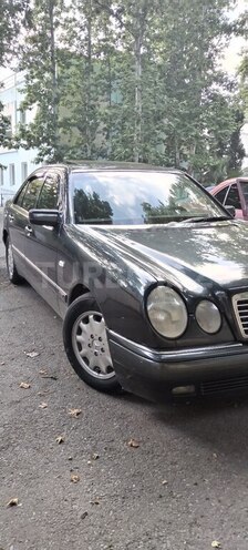 Mercedes E 200 1996, 300,000 km - 2.0 l - Göyçay