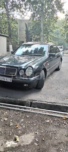 Mercedes E 200 1996, 300,000 km - 2.0 l - Göyçay