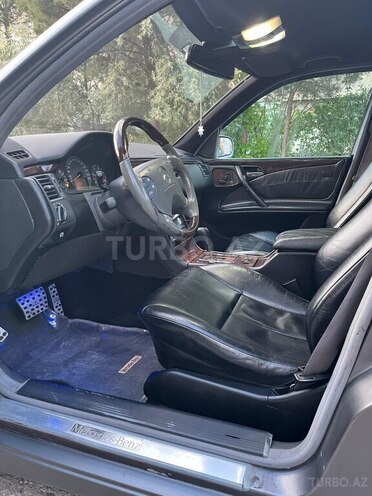 Mercedes E 240 2001, 362,800 km - 2.4 l - Sumqayıt