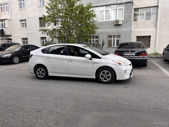 Toyota Prius 2015, 140,496 km - 1.8 л - Bakı